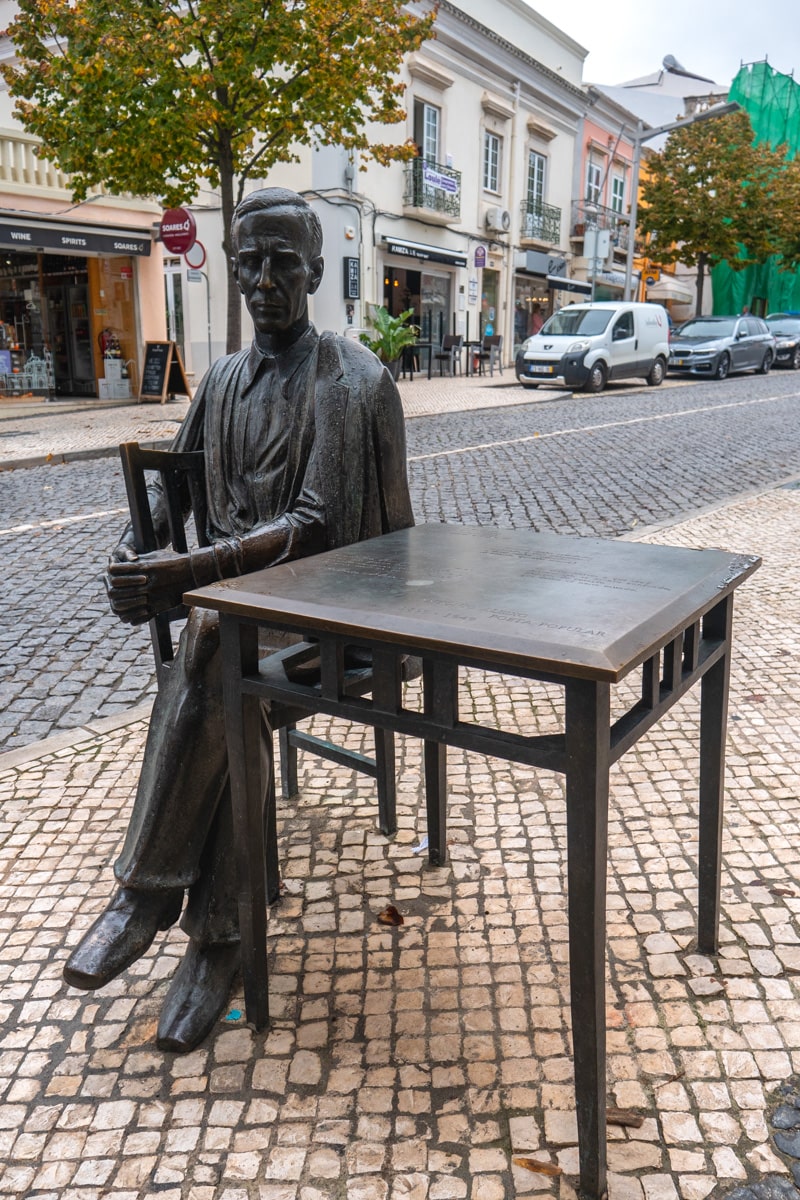 Statue dans la rue à Loulé