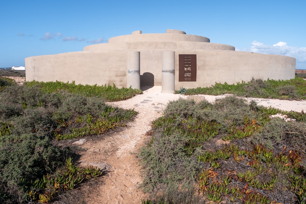 Souffleur dans l'enceinte de la forteresse de Sagres