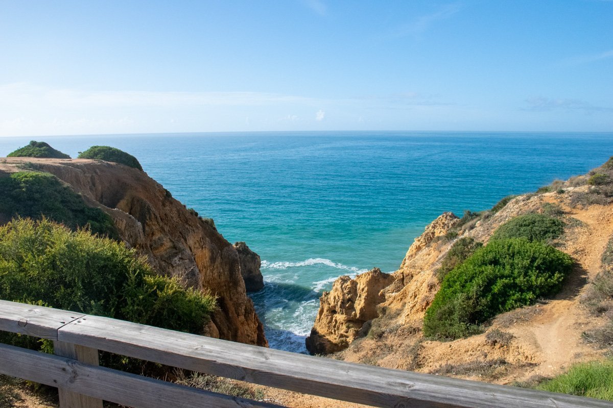Vue depuis le chemin du sentier balisé, Ponta da Piedade, Algarve